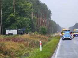 Karambol czterech pojazdów na DK45 w Trzebiszynie. Droga już przejezdna
