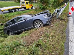Audi A6 wpadło do rowu na DK46