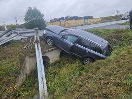 Audi A6 wpadło do rowu na DK46