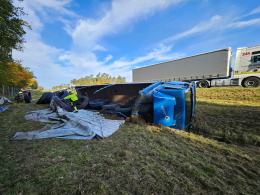 Kierowca ciężarówki wjechał do rowu na A4 w kierunku Katowic