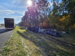 Kierowca ciężarówki wjechał do rowu na A4 w kierunku Katowic