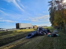 Kierowca ciężarówki wjechał do rowu na A4 w kierunku Katowic