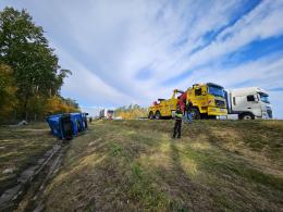 Kierowca ciężarówki wjechał do rowu na A4 w kierunku Katowic