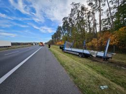Kierowca ciężarówki wjechał do rowu na A4 w kierunku Katowic