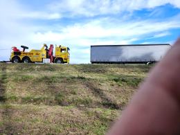 Kierowca ciężarówki wjechał do rowu na A4 w kierunku Katowic