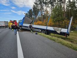 Kierowca ciężarówki wjechał do rowu na A4 w kierunku Katowic