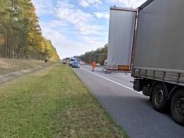 Kierowca busa uderzył w ciężarówkę na A4, konieczna interwencja śmigłowca LPR
