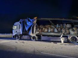 Zderzenie dwóch ciężarówek na autostradzie A4