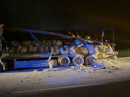 Zderzenie dwóch ciężarówek na autostradzie A4