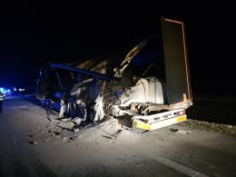 Zderzenie dwóch ciężarówek na autostradzie A4