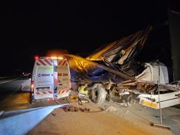 Zderzenie dwóch ciężarówek na autostradzie A4