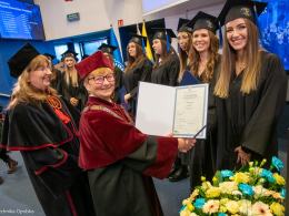 Birety poszybowały w górę - na Politechnice uroczyście wręczono dyplomy