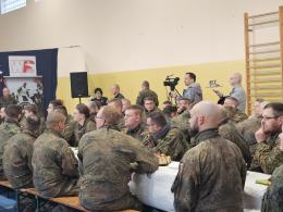 Żołnierze Bundeswehry opuszczają Bodzanów po zakończeniu misji wsparcia powodzian