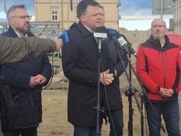 Szymon Hołownia w Głuchołazach: Priorytetem przyspieszenie wypłat pomocy powodzianom