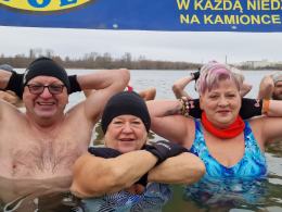 Uwielbiają zimno i lodowatą wodę - opolskie morsy świętowały Dzień Morsa