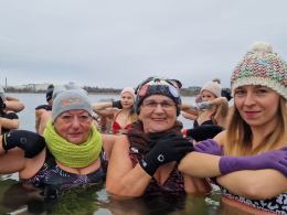 Uwielbiają zimno i lodowatą wodę - opolskie morsy świętowały Dzień Morsa
