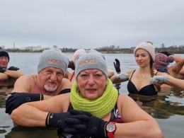 Uwielbiają zimno i lodowatą wodę - opolskie morsy świętowały Dzień Morsa