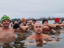 Uwielbiają zimno i lodowatą wodę - opolskie morsy świętowały Dzień Morsa
