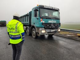Próby obciążeniowe wiaduktu na DK45. Sprawdzono wytrzymałość nowej konstrukcji