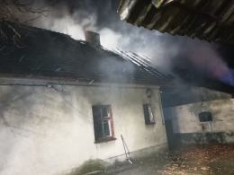 Pożar stodoły w Zdzieszowicach: 7 zastępów straży pożarnej w akcji