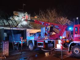 Pożar stodoły w Zdzieszowicach: 7 zastępów straży pożarnej w akcji