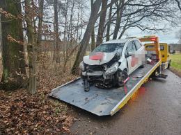 Wypadek drogowy na trasie Murów - Okoły. 23-latek trafił do szpitala