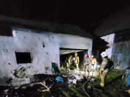 Pożar kotłowni w Pokrzywnicy. Dwie osoby podtruły się dymem