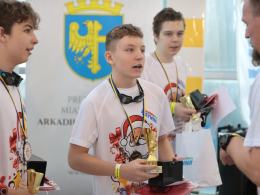 Święty Mikołaj na zawodach pływackich w "Akwarium"