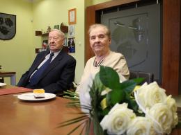 Po 60 latach małżeństwa nadal trzymają się za ręce - wyjątkowe "Diamentowe Gody"