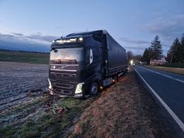 Śliska nawierzchnia przyczyną zdarzenia na DK46 - apel o ostrożność na drodze