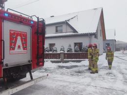 Pożar stolarni w Chrząstowicach: 6 zastępów straży w akcji