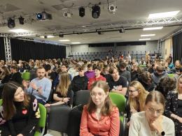 Miniwykłady medyczne na rzecz WOŚP: studenci Collegium Medicum przybliżają młodzieży