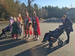 Dyrektor szkoły w Zawadzkiem przebiegł 4500 kilometrów, by uczniowie mieli windę
