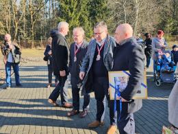 Dyrektor szkoły w Zawadzkiem przebiegł 4500 kilometrów, by uczniowie mieli windę
