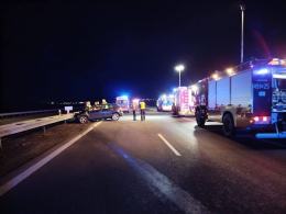 Wypadek na A4 - zderzenie czterech pojazdów, dwie osoby w szpitalu