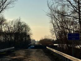 Zignorowała zakaz i wjechała do rzeki