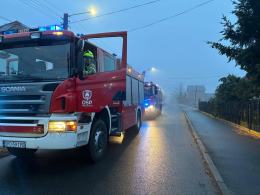 Pożar wiaty śmietnikowej w Niwkach. Czujność sąsiadów zapobiegła większym stratom