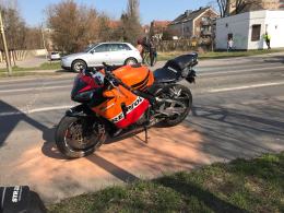 Zderzenie motocykla z samochodem osobowym na ul. Hallera w Opolu