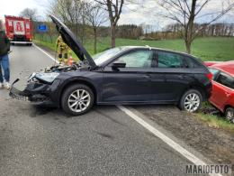 Zderzenie trzech samochodów na DK46 w Grabinie. Cztery osoby trafiły do szpitala