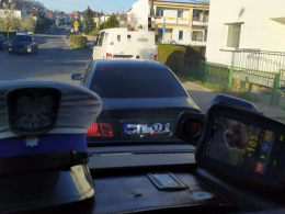 Gdy zobaczył policjantów, gwałtownie przyspieszył - 19-letni kierowca bmw stracił prawo jazdy