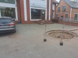 Awanturował się, wybił szybę i uciekł. Policja poszukuje sprawcy
