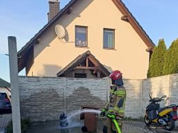 Pożar domu w powiecie krapkowickim. Ogień rozprzestrzeniał się błyskawicznie