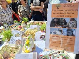 Jajecznica z 1500 jaj i wielkanocny żurek. Opolanie świętowali na rynku