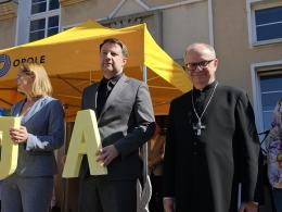 Jajecznica z 1500 jaj i wielkanocny żurek. Opolanie świętowali na rynku