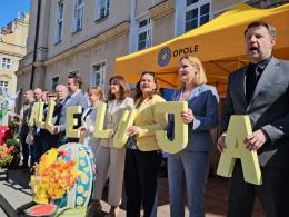 Jajecznica z 1500 jaj i wielkanocny żurek. Opolanie świętowali na rynku