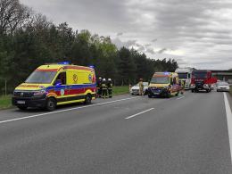 Auto wpadło do rowu na A4 pod Opolem. Interweniował śmigłowiec LPR