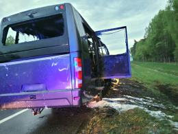 Autobus przewożący młodzież doszczętnie spłonął na A4