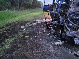 Autobus przewożący młodzież doszczętnie spłonął na A4