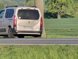 Zderzenie trzech pojazdów na DK46 w Malerzowicach Wielkich. Udział brało jedenastu uczestników
