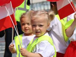 Biało-czerwone flagi na ulicach Opola. Uroczystości z okazji Dnia Flagi